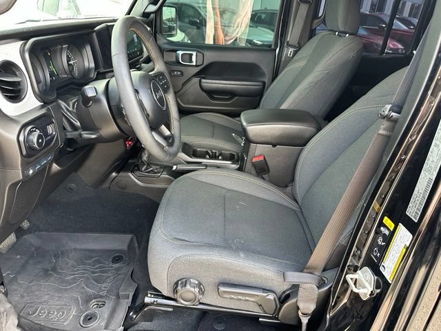 Used 2024 Jeep Wrangler Unlimited AWD/4WD image 16