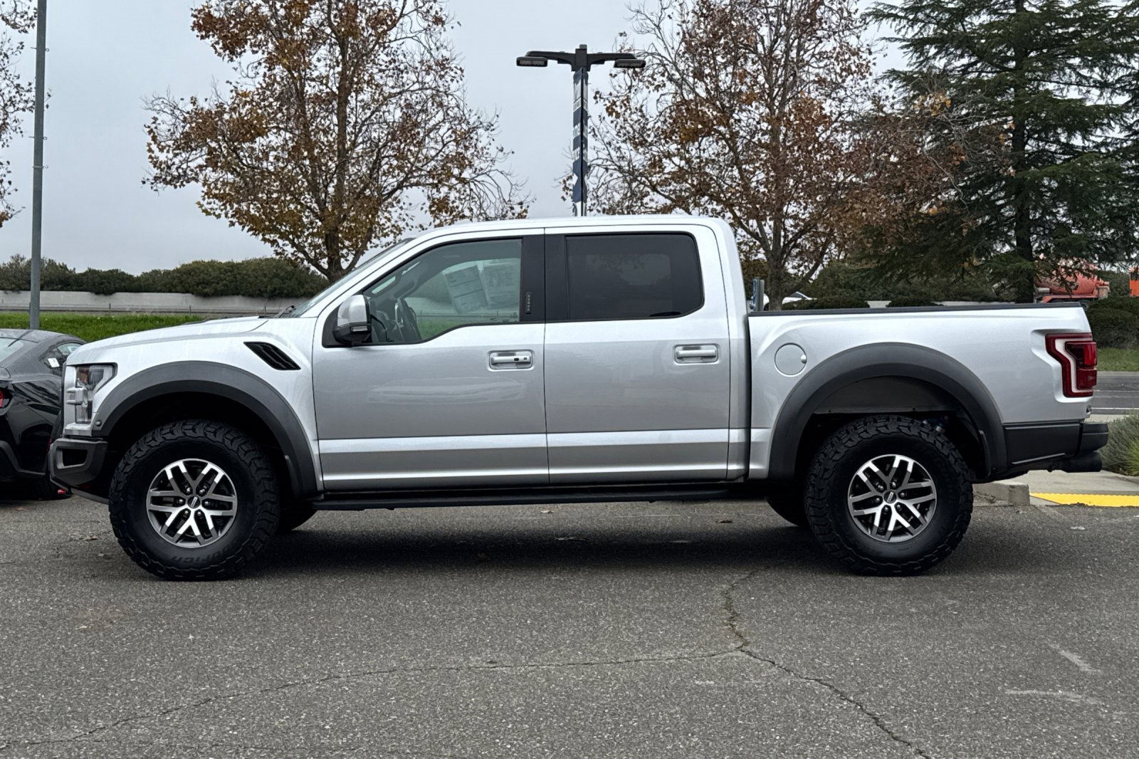 Certified 2018 Ford F150 Raptor w/ Equipment Group 802A Luxury image 7