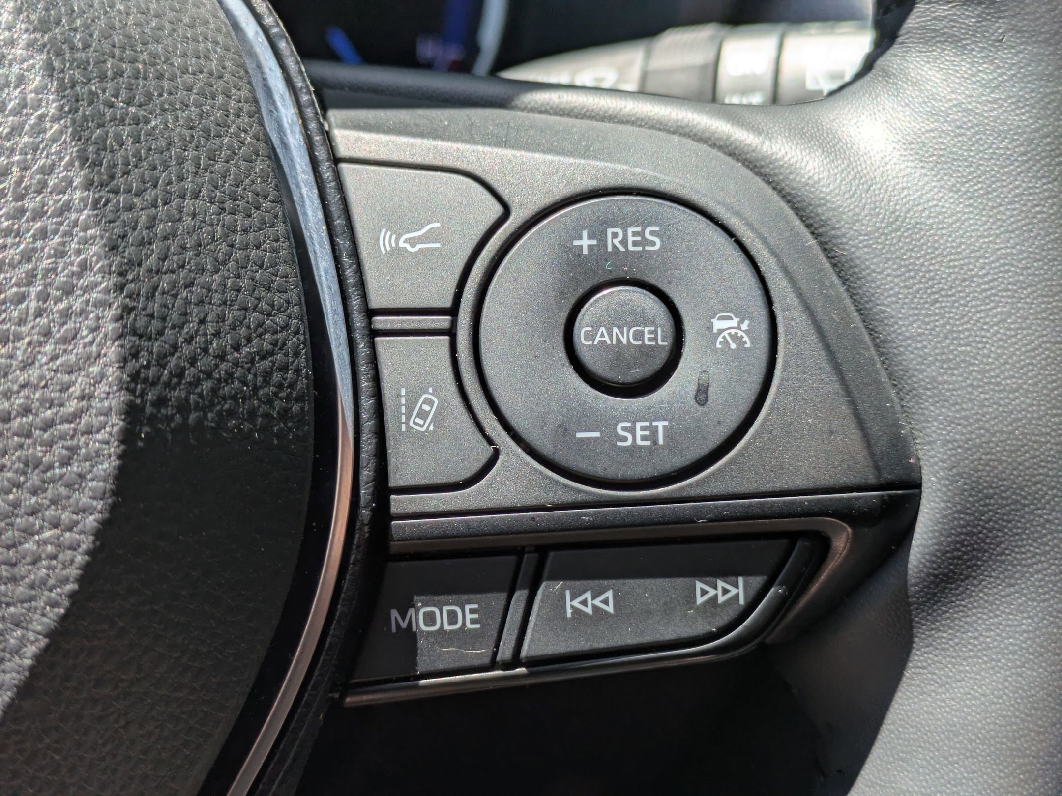 Used 2020 Toyota RAV4 XSE w/ XSE Grade Weather Package AWD/4WD image 17