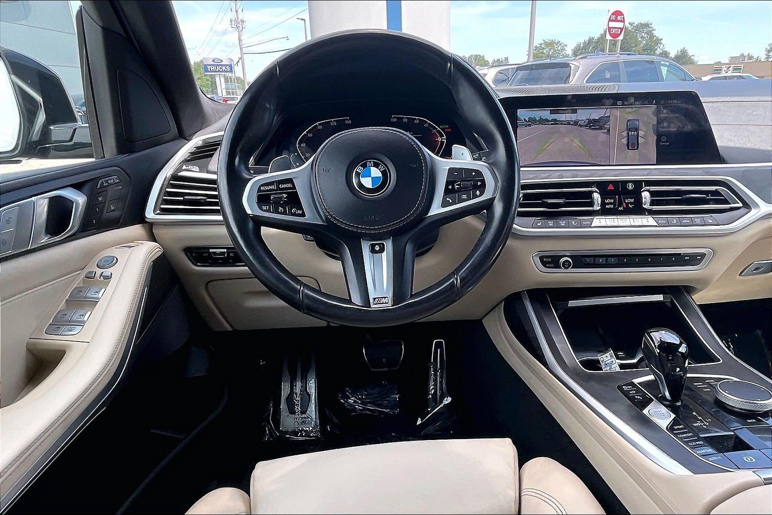 Used 2022 BMW X7 xDrive40i w/ M Sport Package AWD/4WD image 5