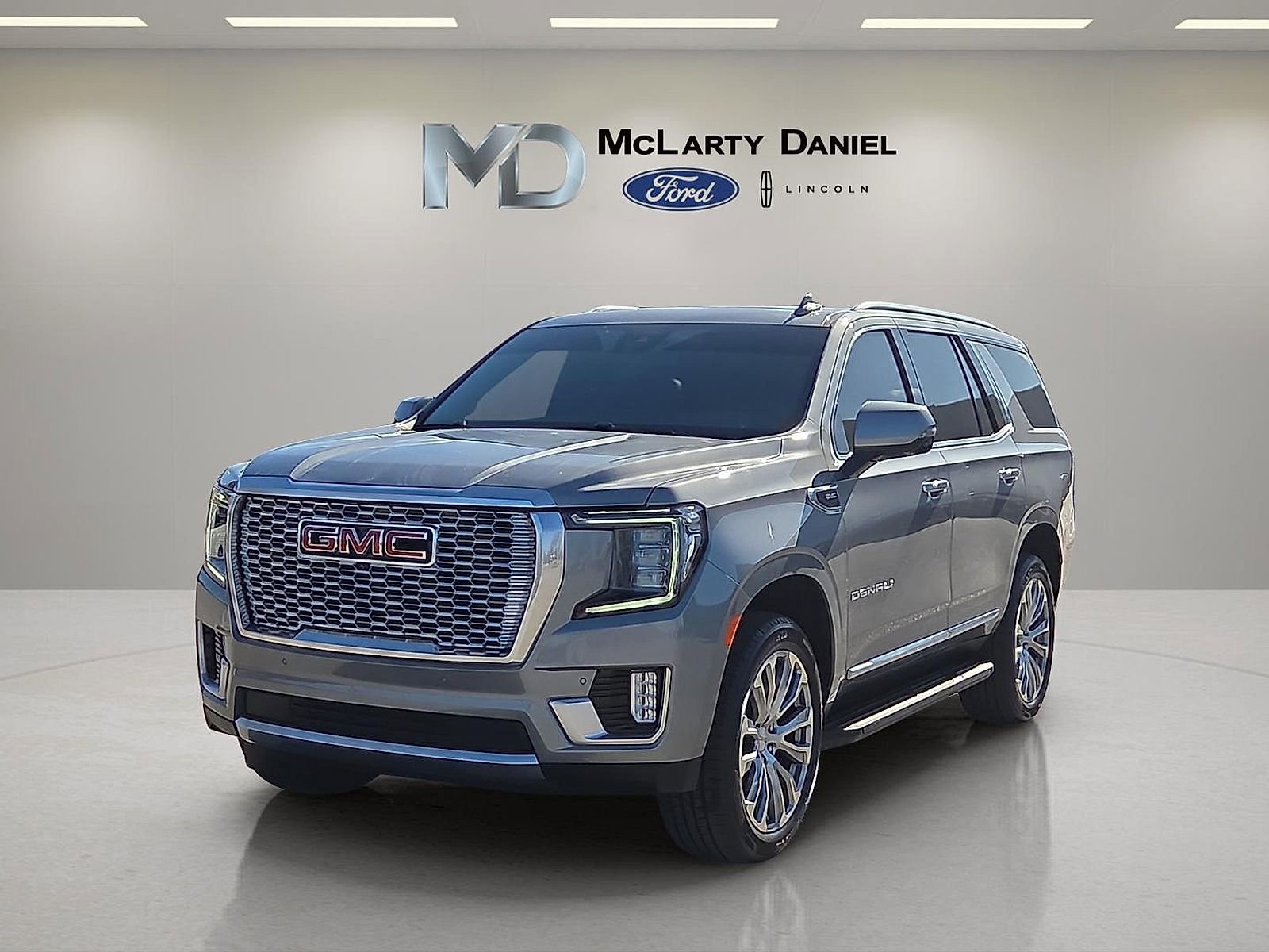 Used 2023 GMC Yukon Denali RWD image 2
