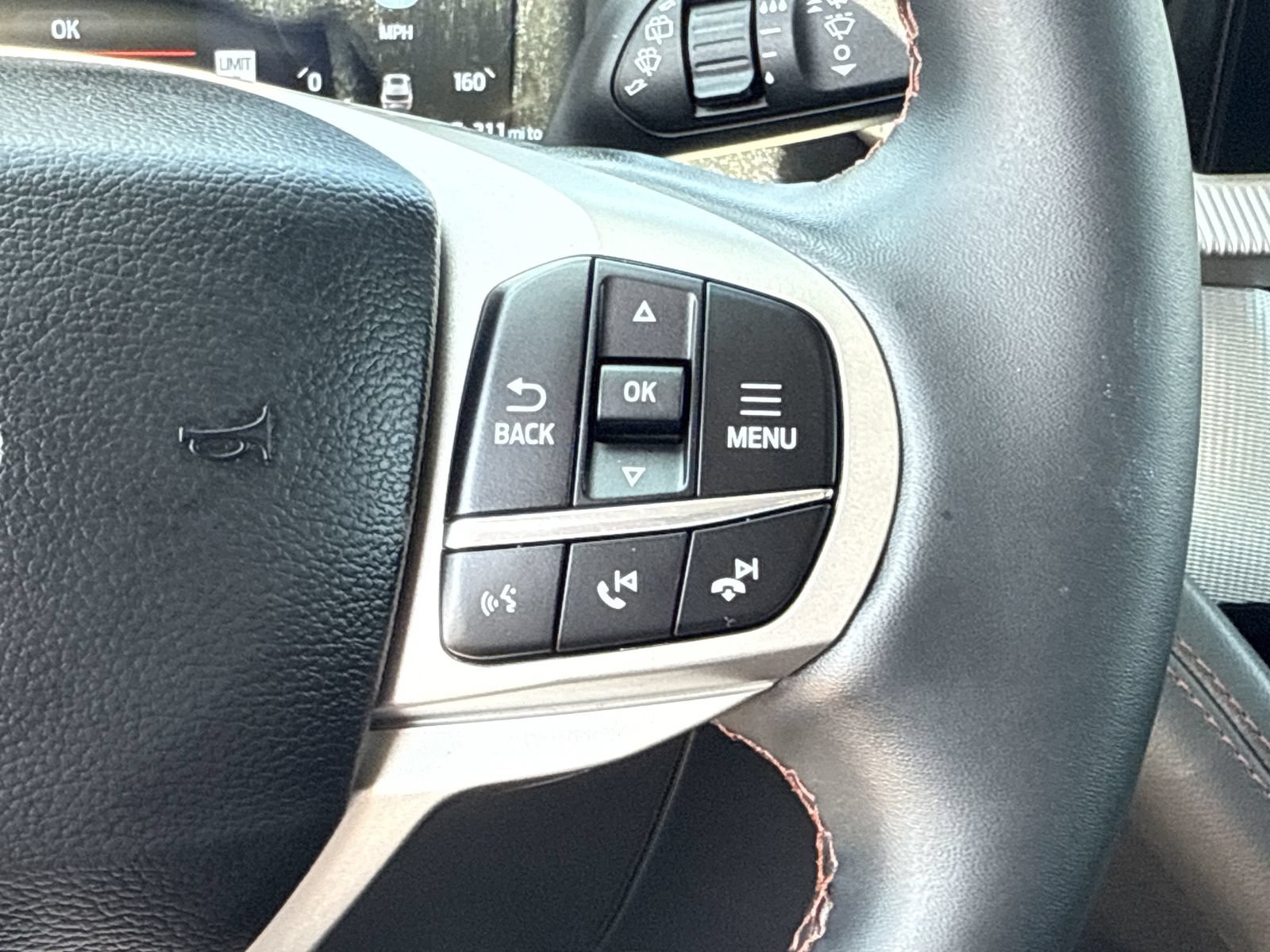 Certified 2025 Ford Explorer Active RWD image 33