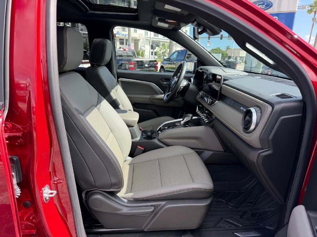 Used 2026 Chevrolet Colorado ZR2 w/ Technology Package AWD/4WD image 18