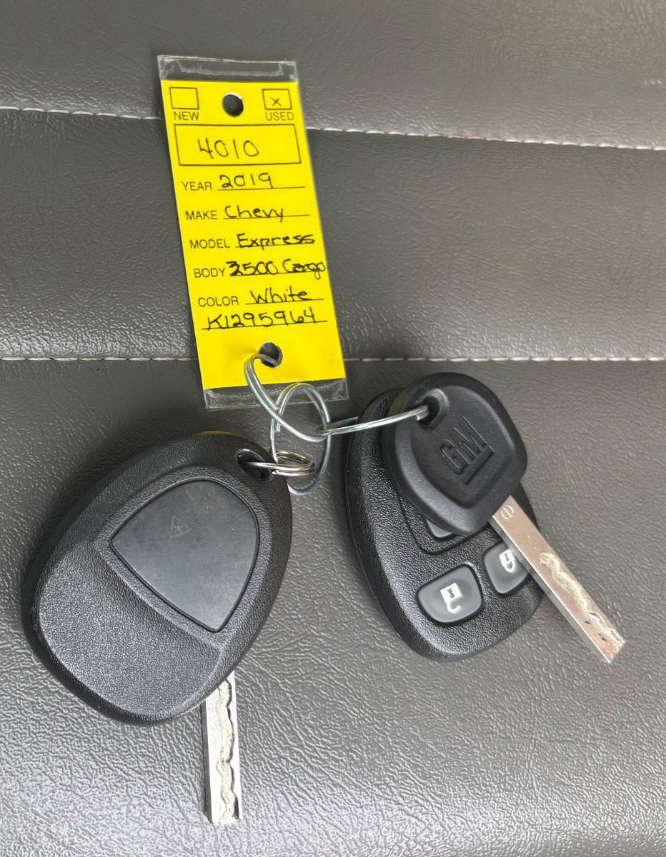 Used 2019 Chevrolet Express 3500 w/ Driver Convenience Package image 32