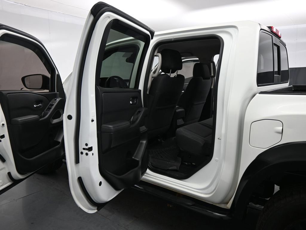 Used 2022 Nissan Frontier SV w/ Technology Package image 45