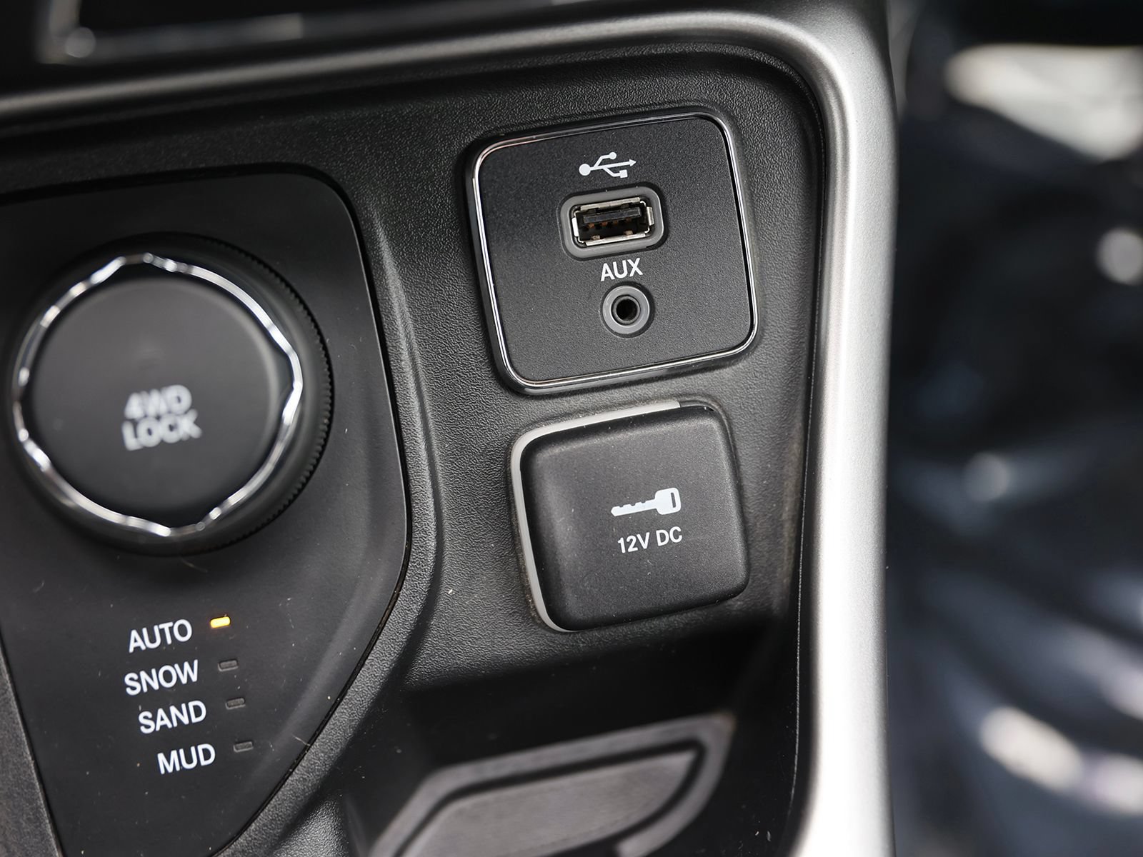 Used 2018 Jeep Compass Latitude AWD/4WD image 28