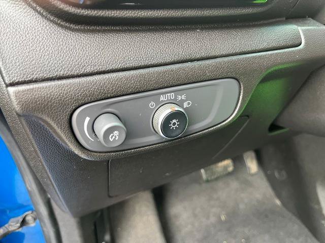 Used 2022 Chevrolet Bolt LT w/ Infotainment Package FWD image 22