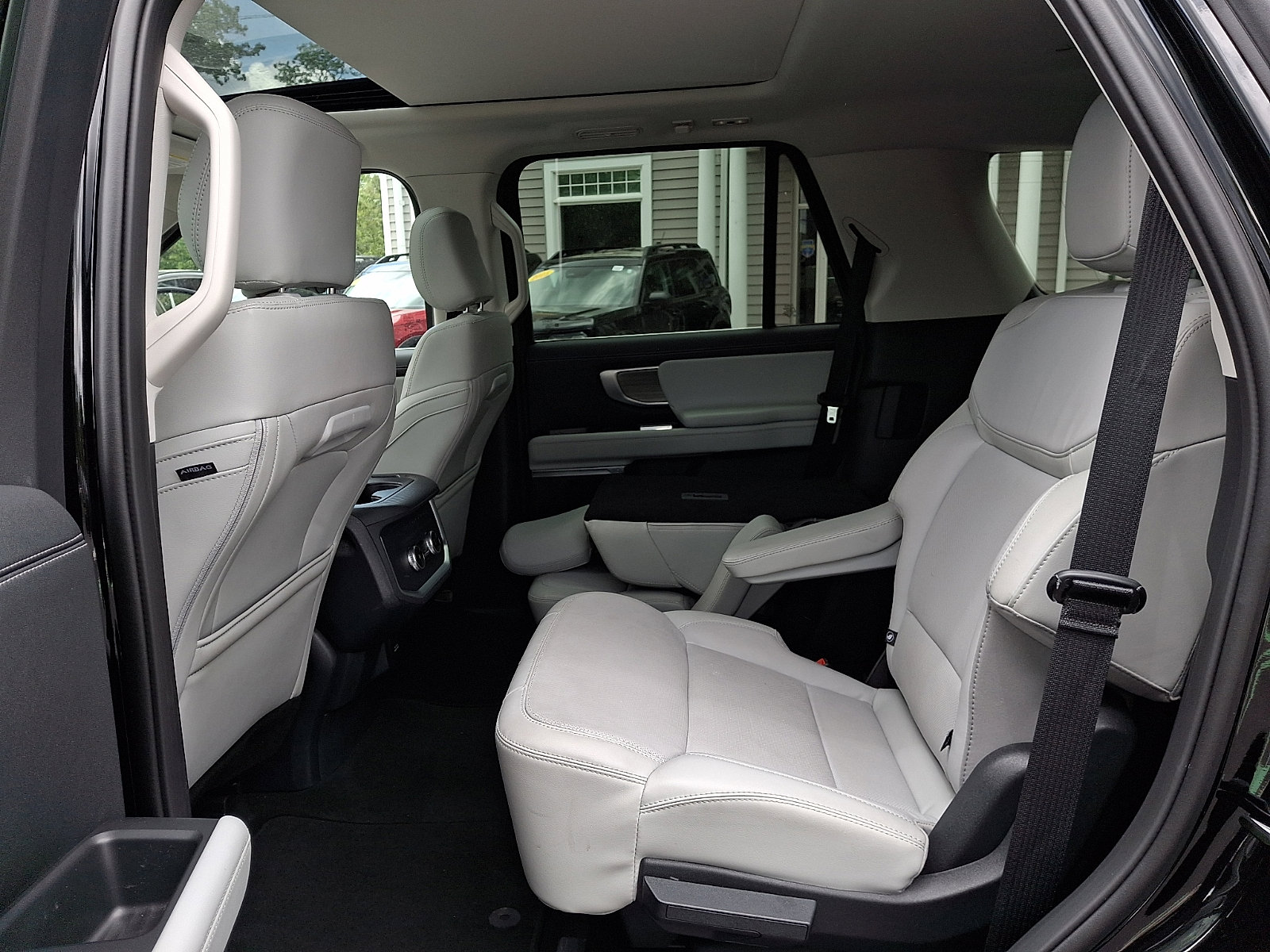 Certified 2025 Ford Expedition Platinum AWD/4WD image 11