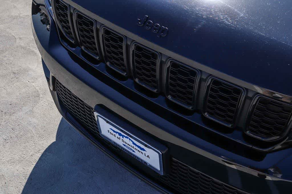 Used 2023 Jeep Grand Cherokee Altitude RWD image 8