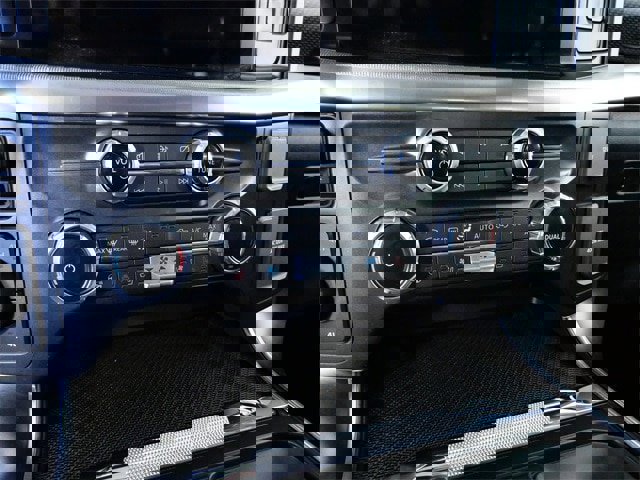 Certified 2022 Ford F150 Raptor w/ Equipment Group 801A High image 24