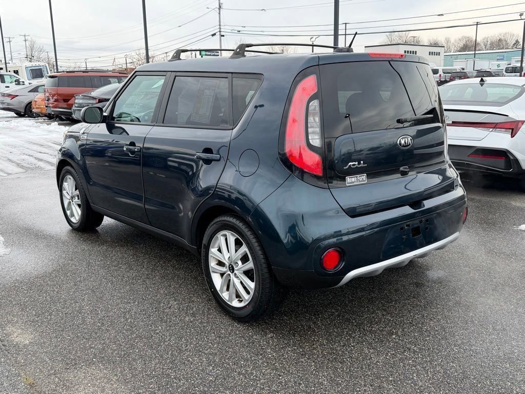 Used 2017 Kia Soul + image 9