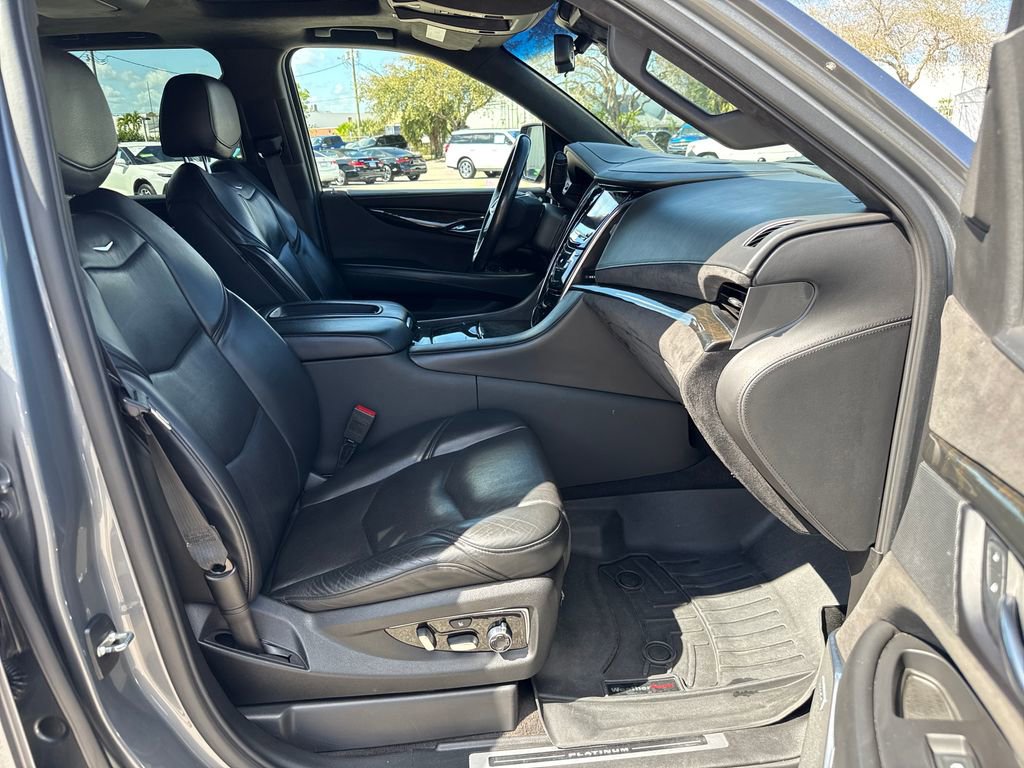 Used 2020 Cadillac Escalade ESV Platinum w/ Escalade Sport Edition image 28