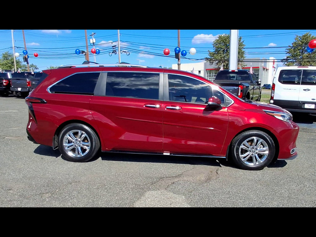 Used 2023 Toyota Sienna Platinum AWD/4WD image 9