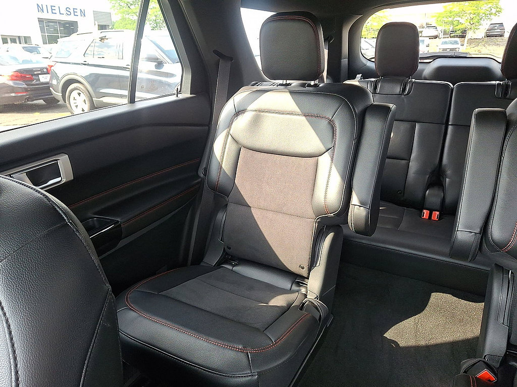 Certified 2024 Ford Explorer ST-Line w/ Class IV Trailer Tow Package AWD/4WD image 12