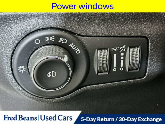 Used 2018 Jeep Compass Latitude w/ Cold Weather Group AWD/4WD image 13