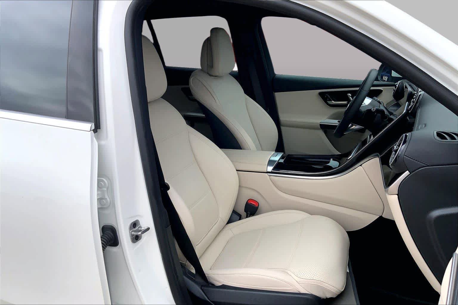 Used 2025 Mercedes-Benz GLC 300 4MATIC image 9