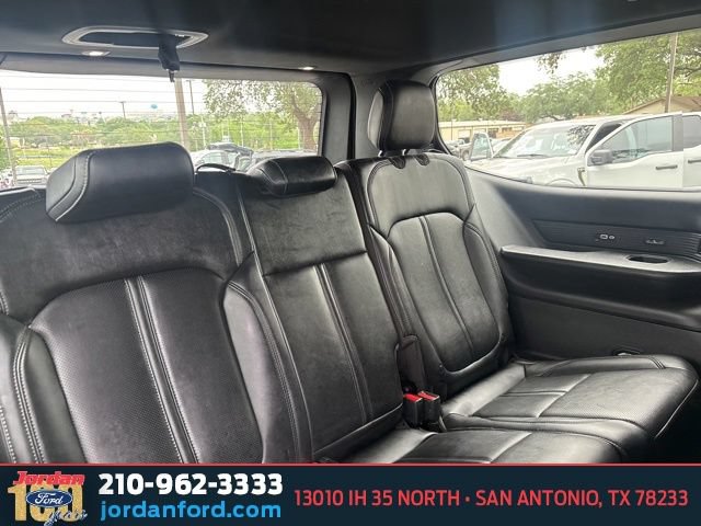 Used 2022 Jeep Wagoneer Series III AWD/4WD image 10