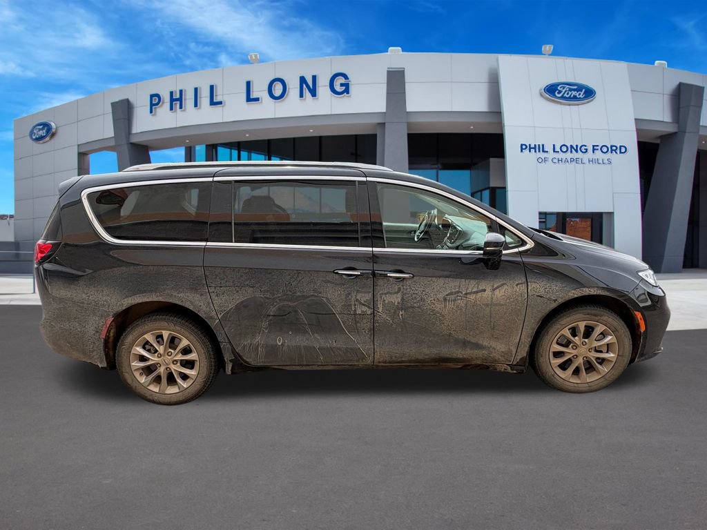 Used 2021 Chrysler Pacifica Touring-L AWD/4WD image 7