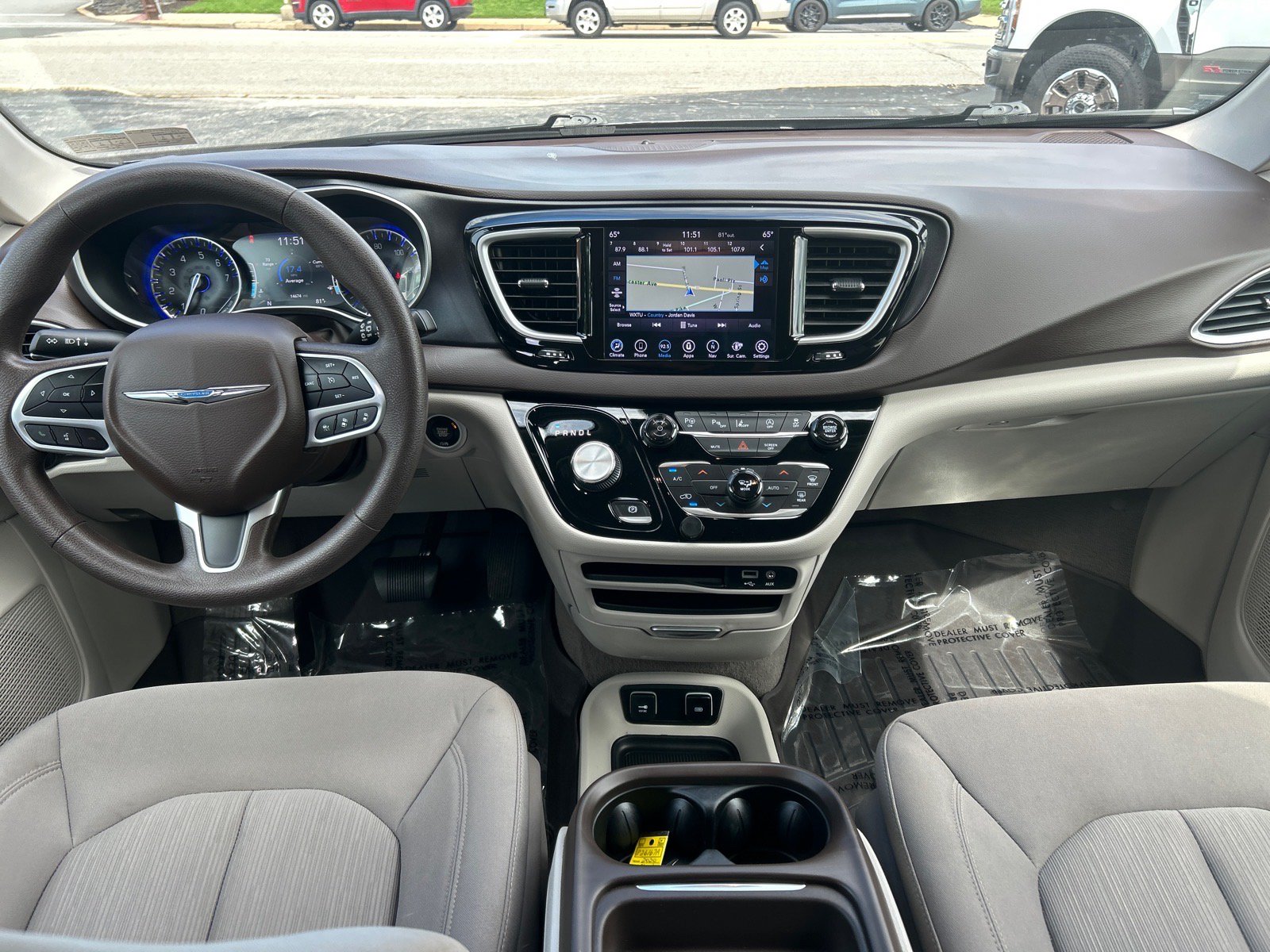 Used 2020 Chrysler Pacifica Touring w/ Advanced Safetytec Group FWD image 6