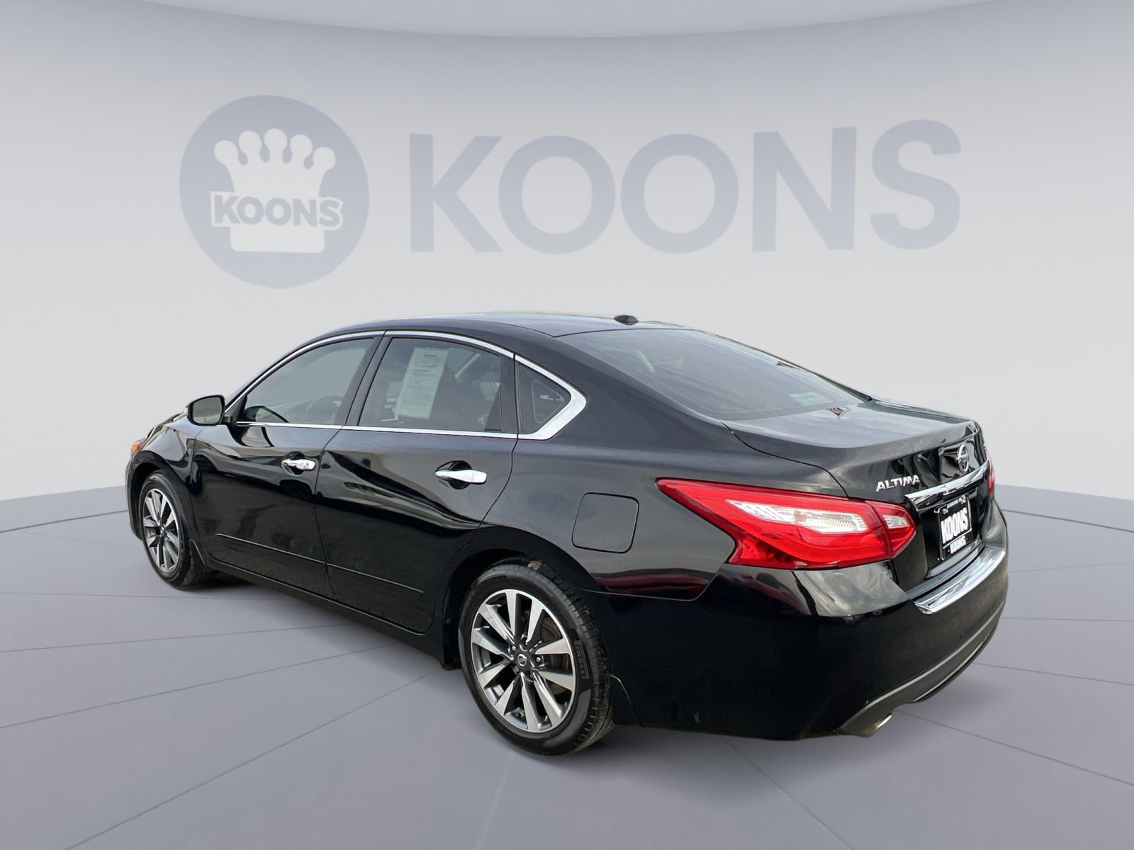 Used 2017 Nissan Altima 2.5 SV w/ Convenience Package image 3