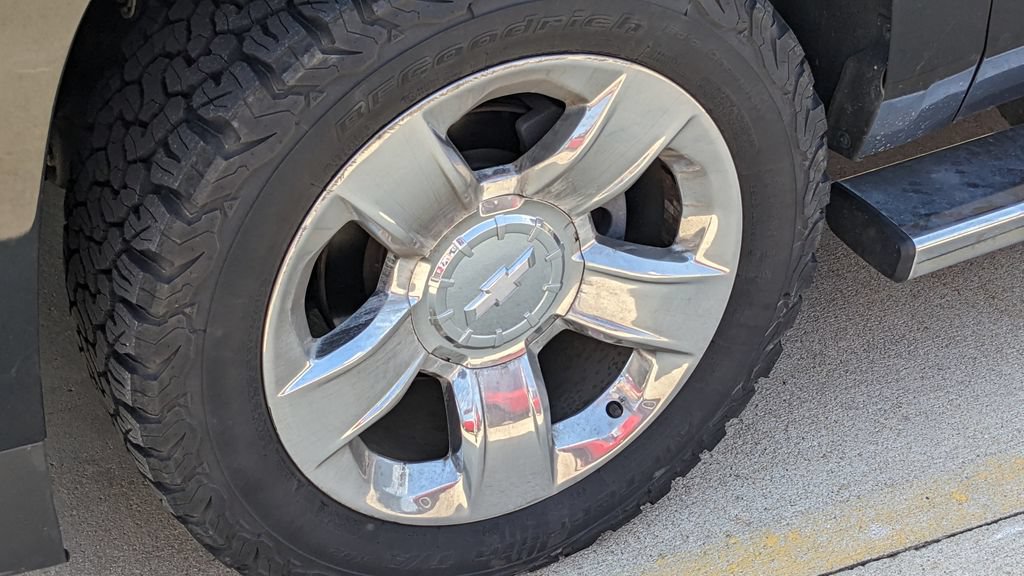 Used 2019 Chevrolet Tahoe LT w/ LT Signature Package AWD/4WD image 10