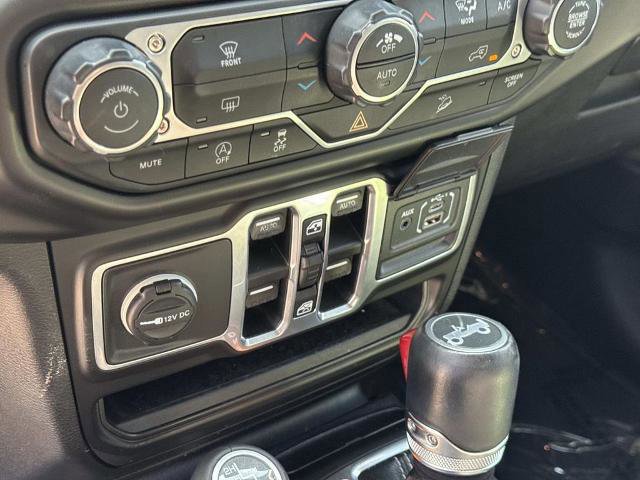 Used 2018 Jeep Wrangler Unlimited Sahara AWD/4WD image 16