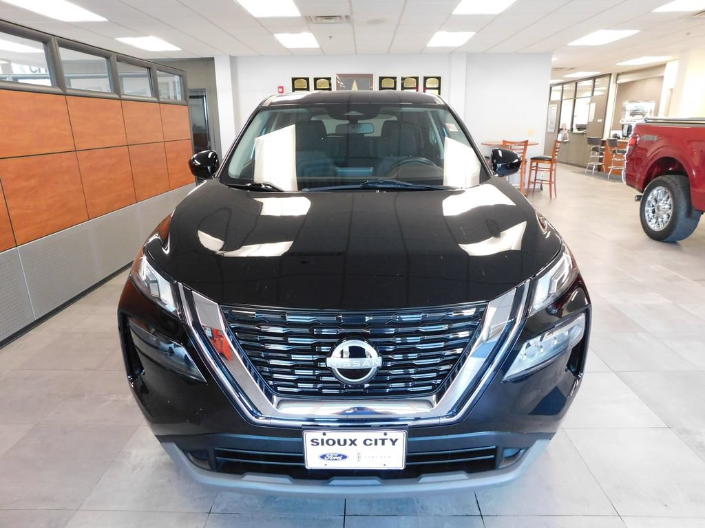 Used 2023 Nissan Rogue SV FWD image 2
