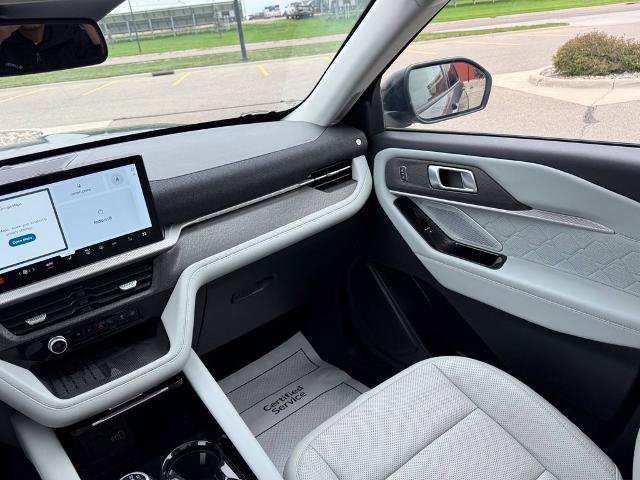Certified 2025 Ford Explorer Platinum w/ Ultimate Package AWD/4WD image 18