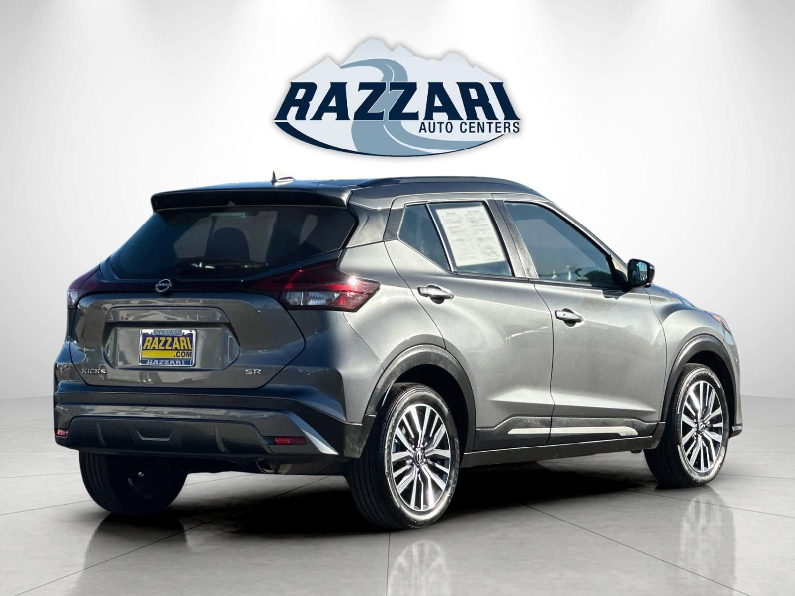 Used 2024 Nissan Kicks SR image 5