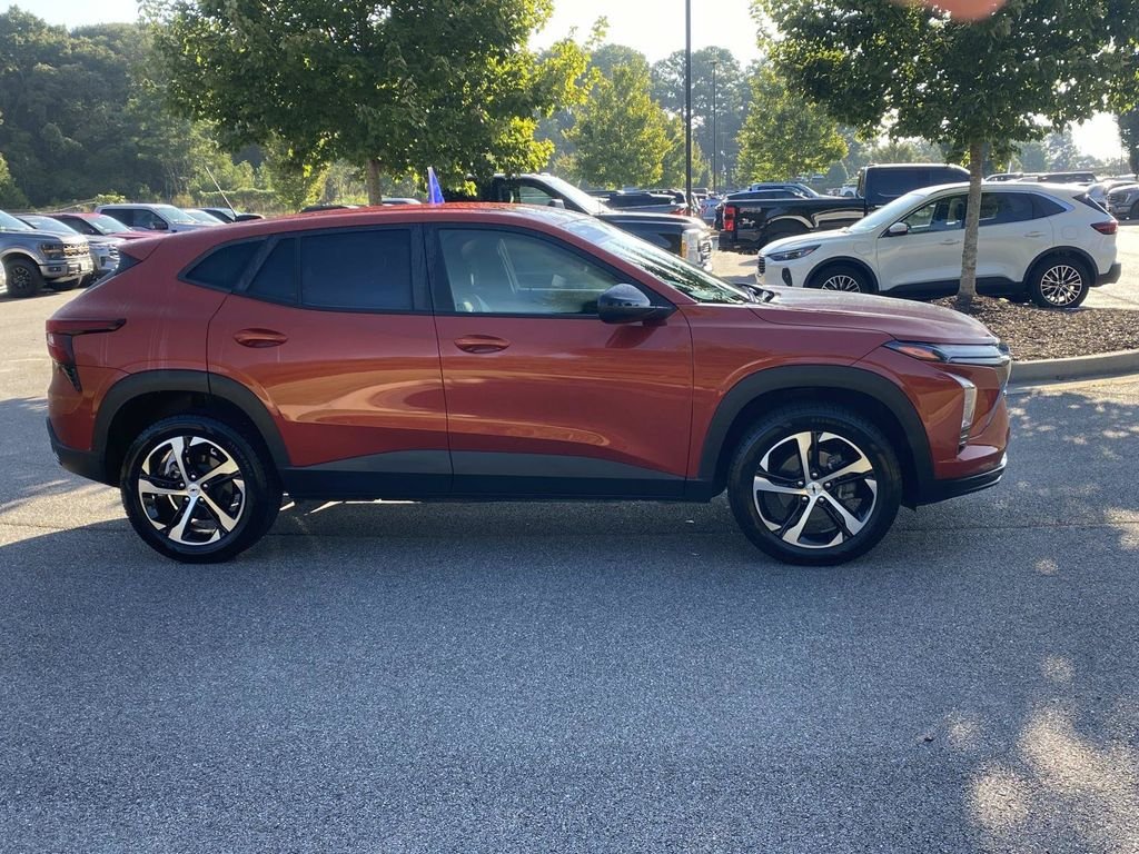 Used 2024 Chevrolet Trax RS w/ Driver Confidence Package FWD image 2