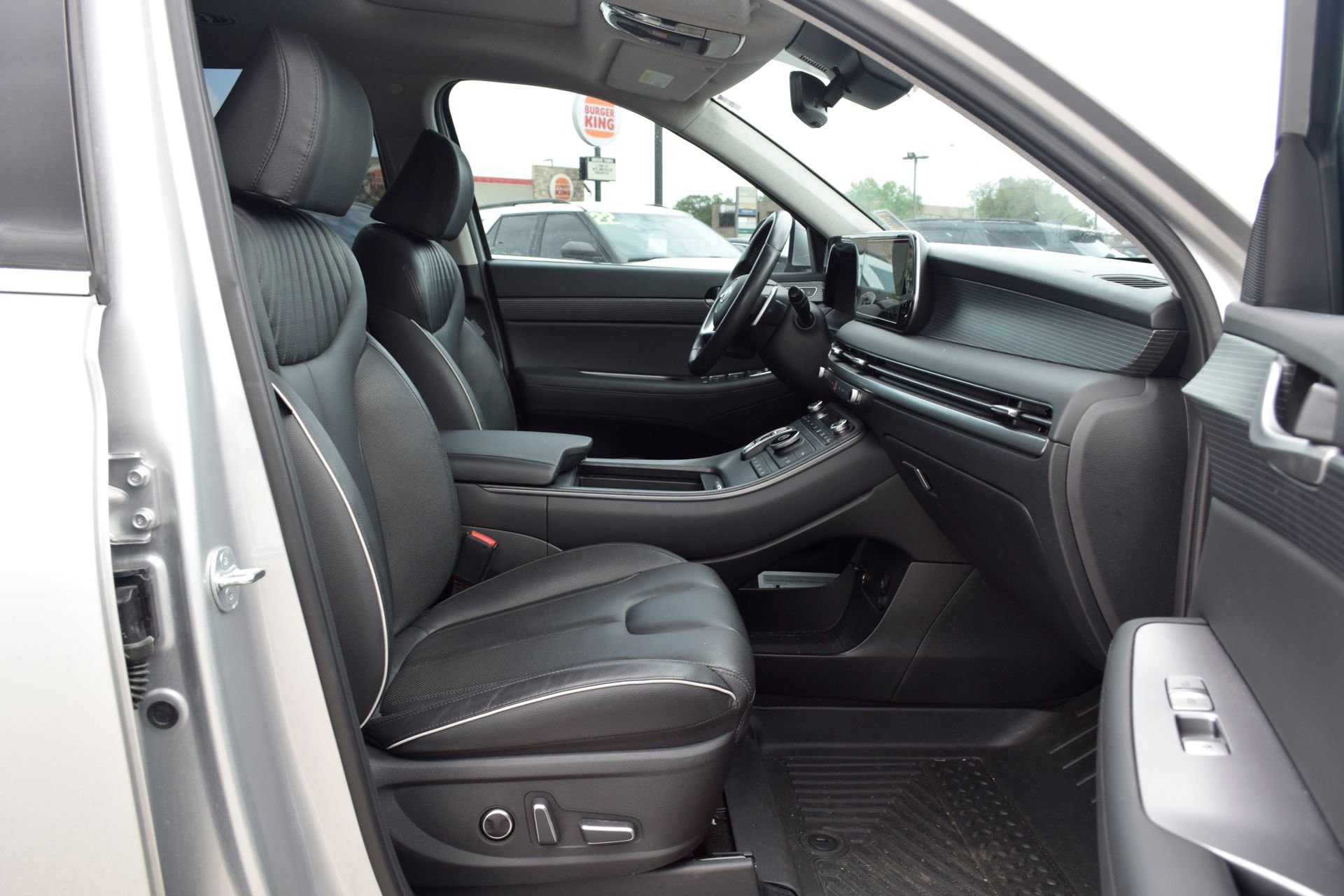 Used 2023 Hyundai Palisade Limited FWD image 25