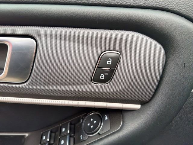 Certified 2025 Ford Explorer ST-Line image 24