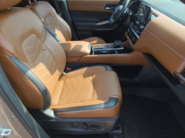 Used 2023 Nissan Pathfinder Platinum FWD image 12