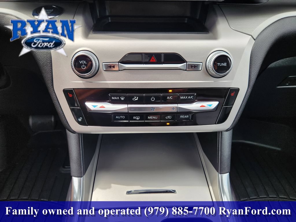 Certified 2022 Ford Explorer XLT w/ Equipment Group 202A RWD image 14