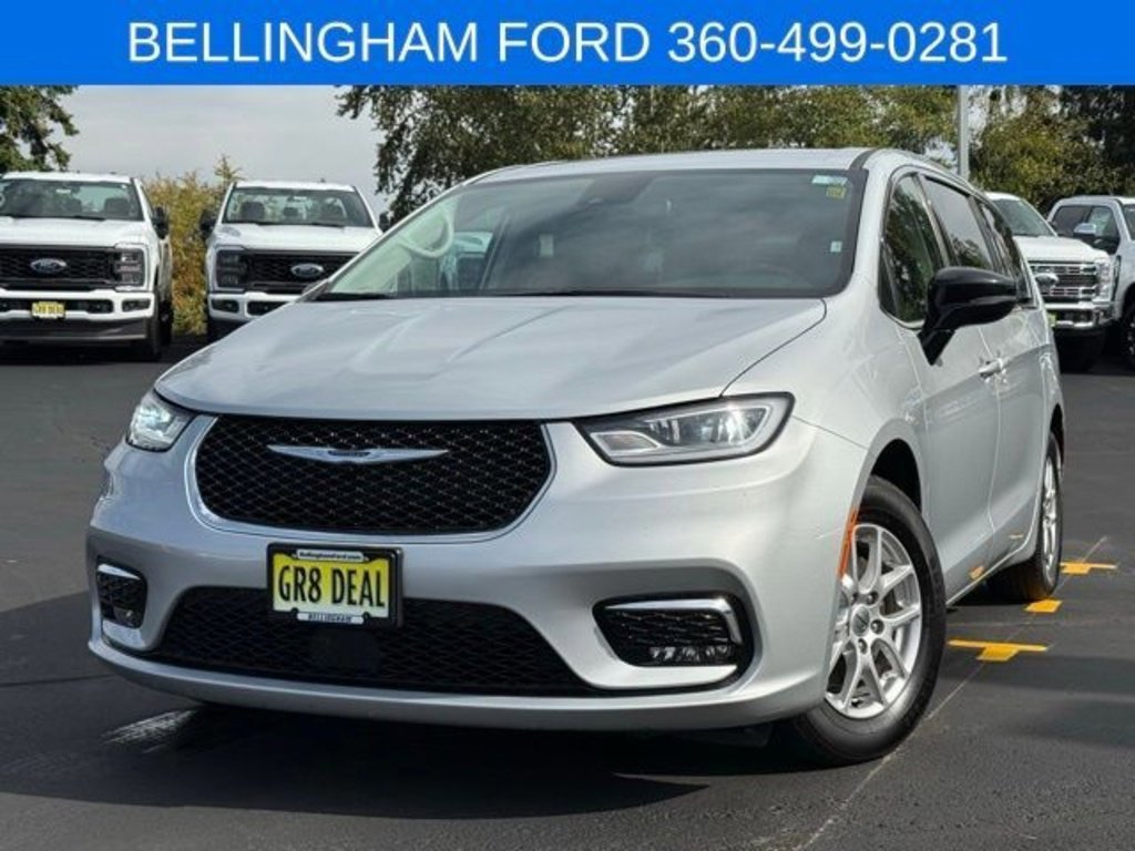 Used 2024 Chrysler Pacifica Touring-L image 7