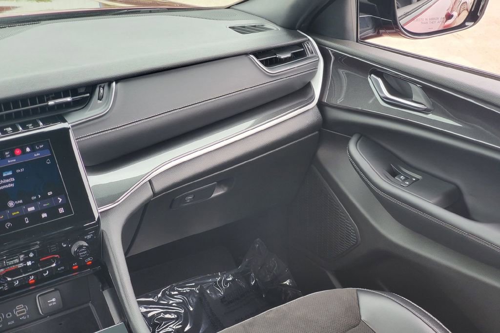 Used 2023 Jeep Grand Cherokee Altitude RWD image 20