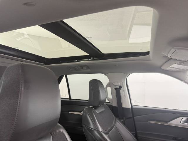 Certified 2025 Ford Explorer Active w/ Active Comfort Package AWD/4WD image 13