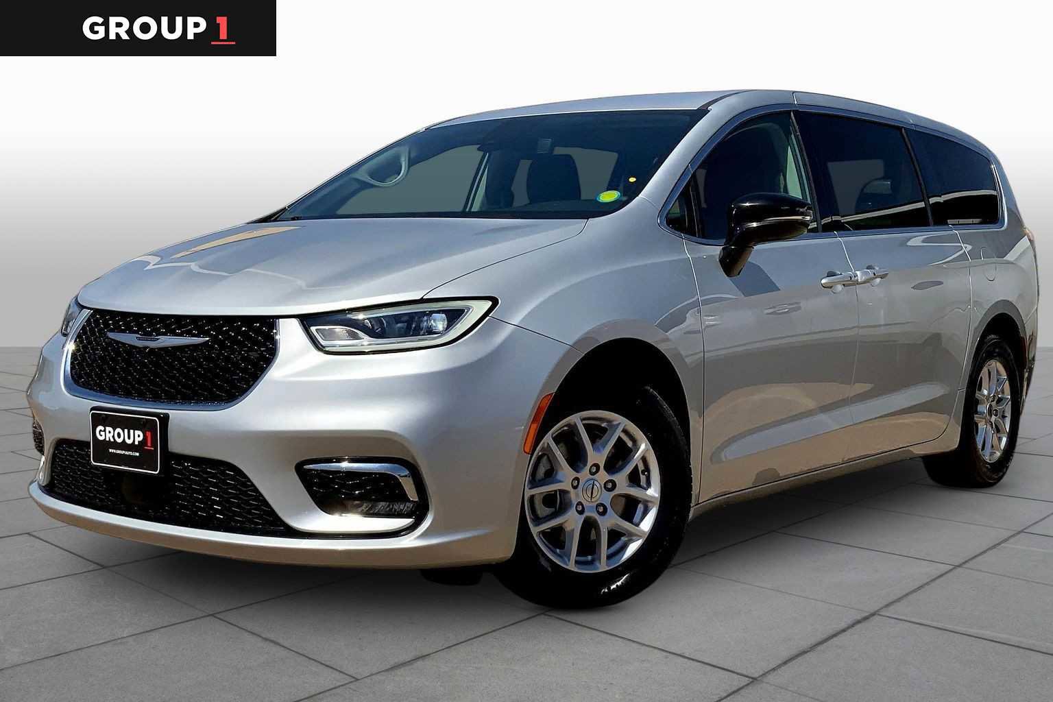 Used 2024 Chrysler Pacifica Touring-L image 5