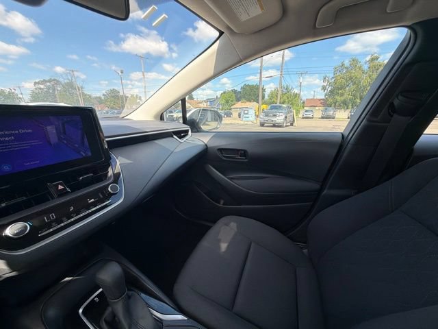 Used 2025 Toyota Corolla LE FWD image 28