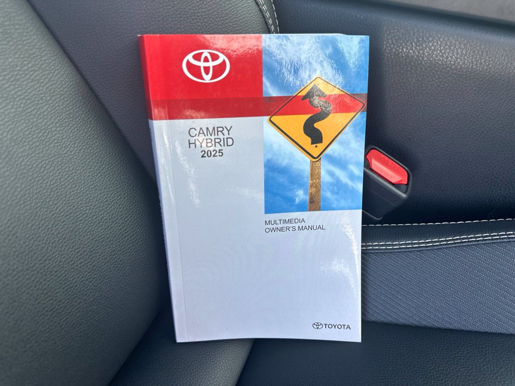 Used 2025 Toyota Camry SE FWD image 31