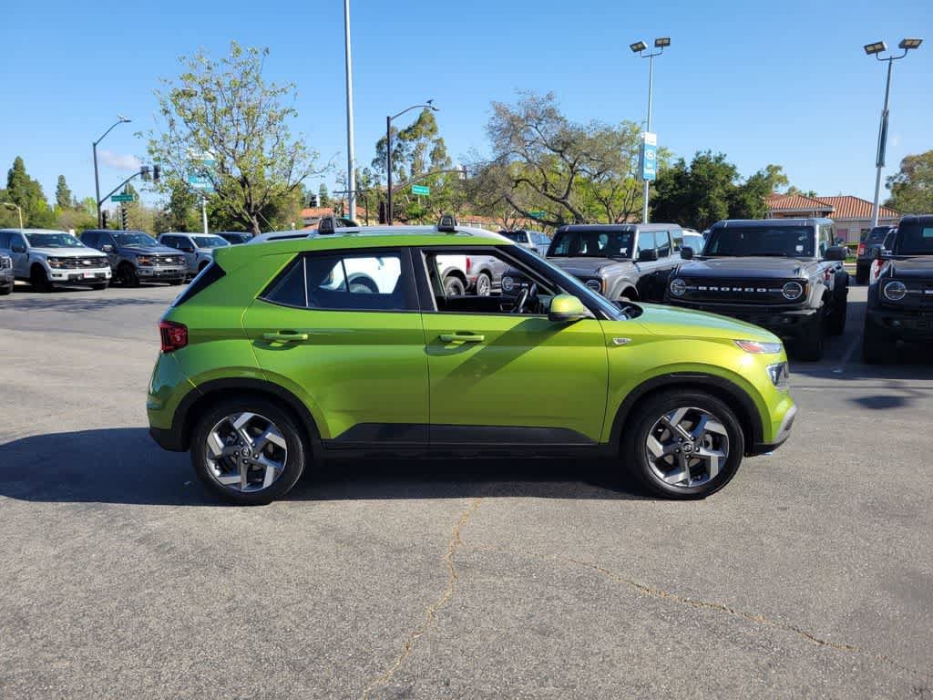 Used 2023 Hyundai Venue SEL FWD image 7