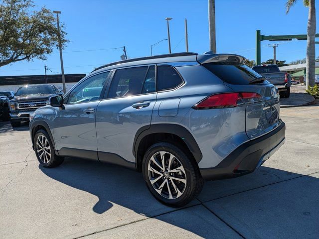 Used 2022 Toyota Corolla Cross XLE image 2