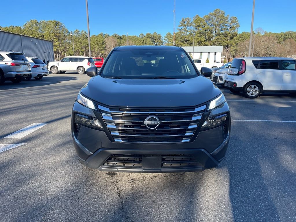 Used 2024 Nissan Rogue SV image 3