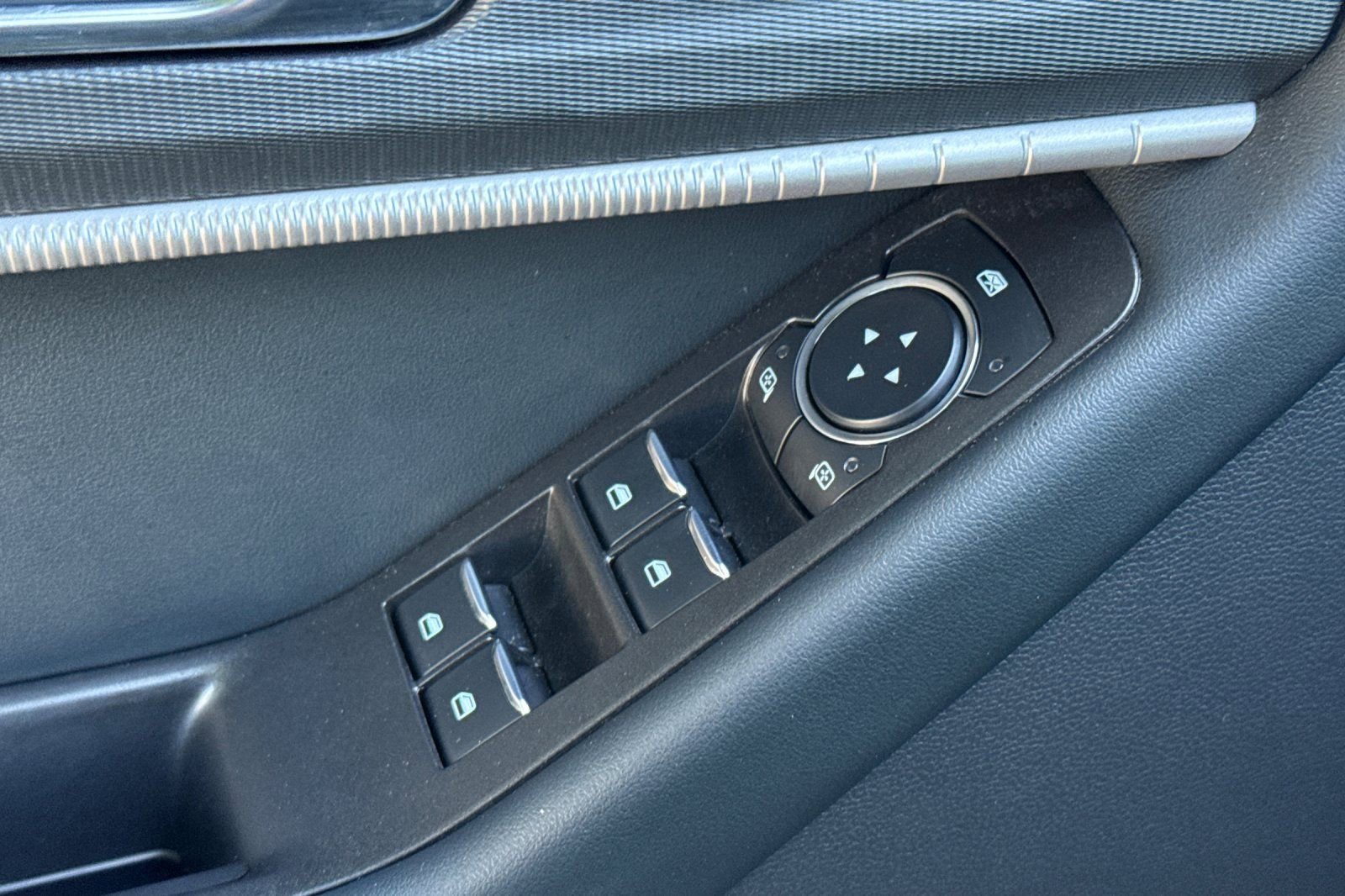 Certified 2025 Ford Explorer ST-Line AWD/4WD image 12