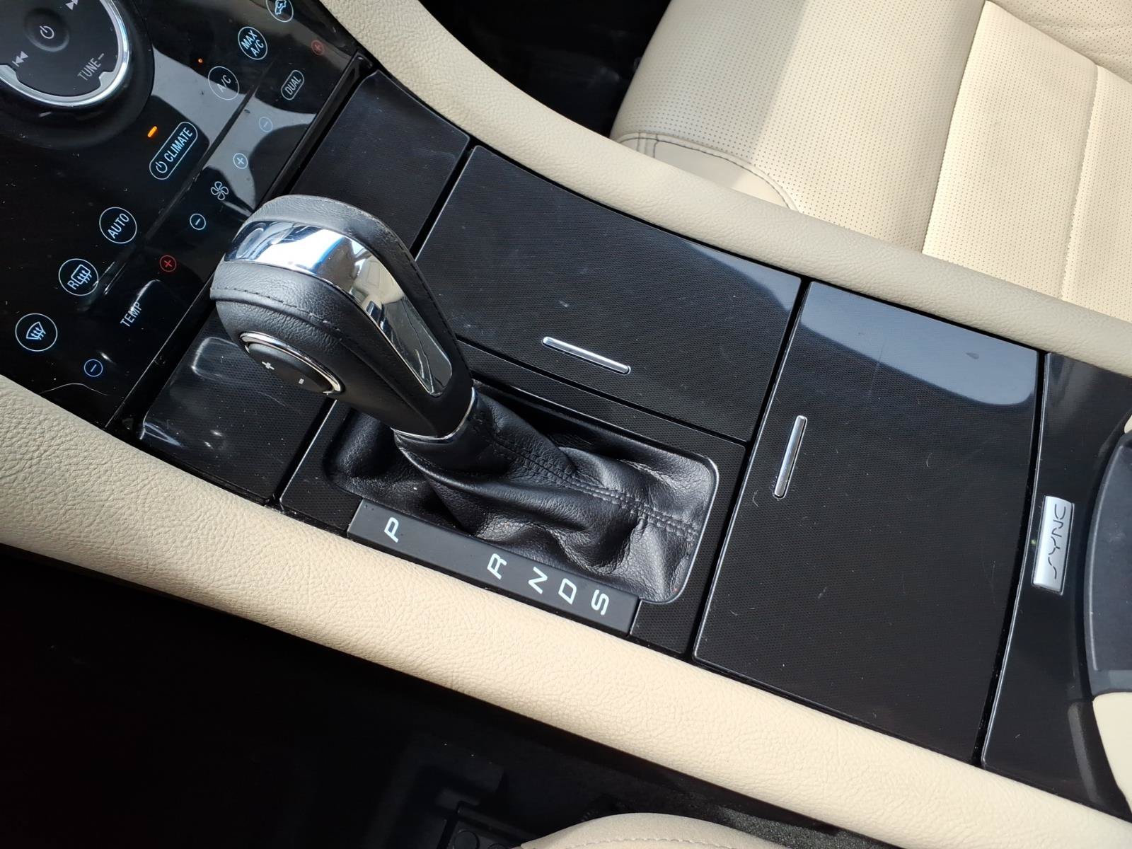 Certified 2018 Ford Taurus Limited FWD image 18