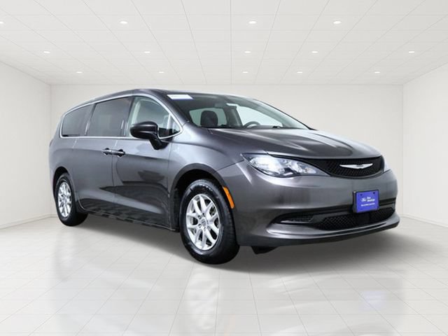 Used 2022 Chrysler Voyager LX FWD image 1