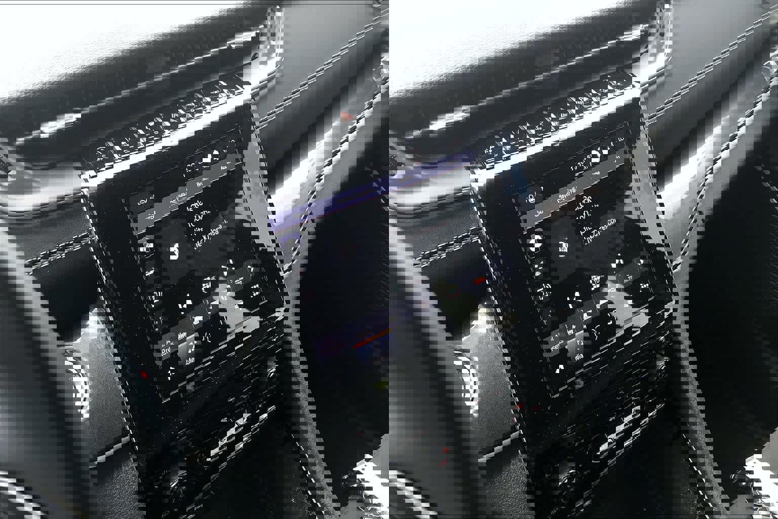 Used 2021 Jeep Grand Cherokee L Laredo w/ Luxury Tech Group I image 33