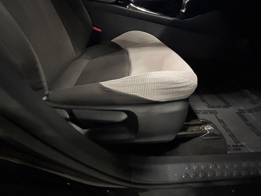 Used 2019 Toyota C-HR XLE FWD image 22