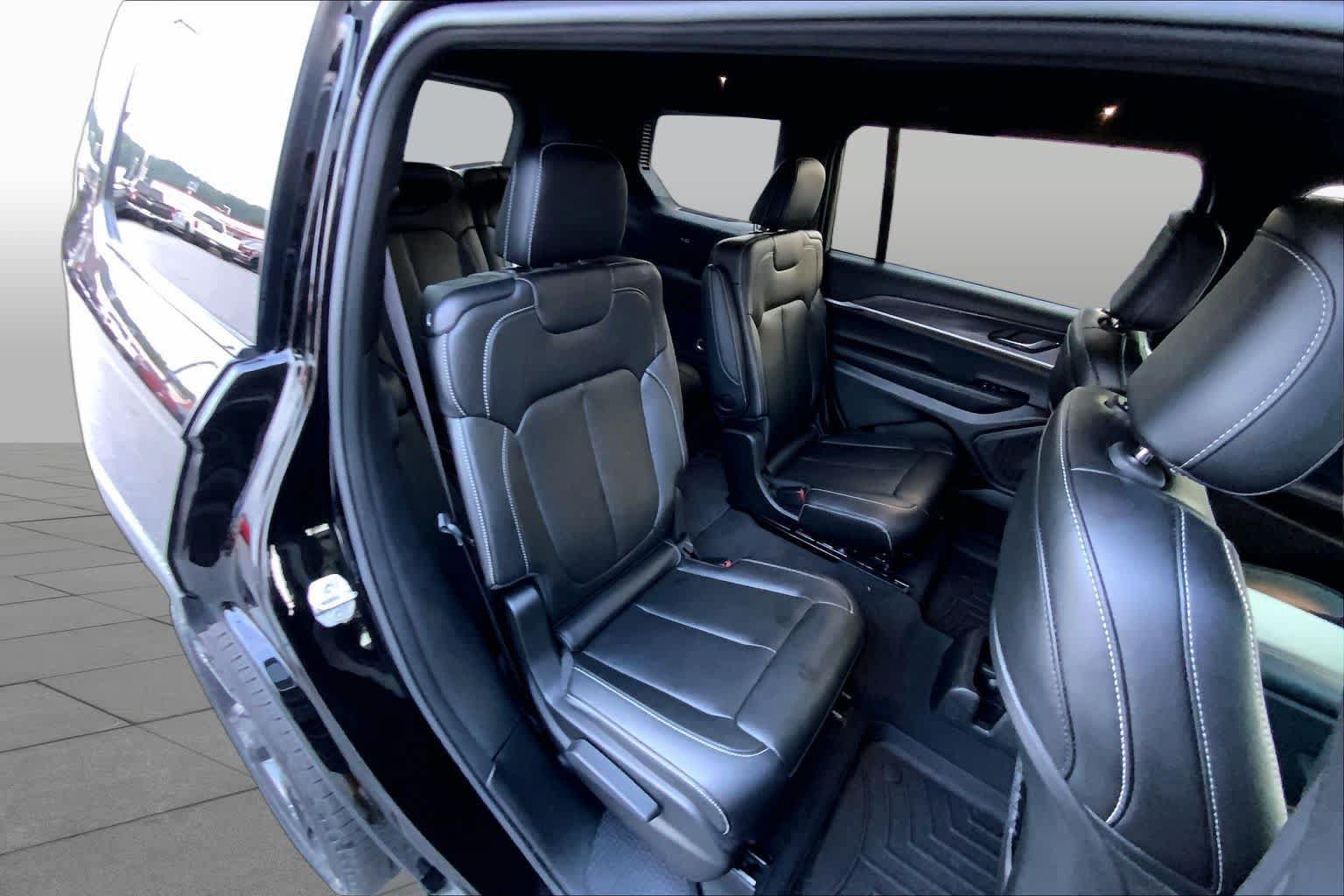 Used 2024 Jeep Grand Cherokee L Limited w/ Black Appearance Package RWD image 19