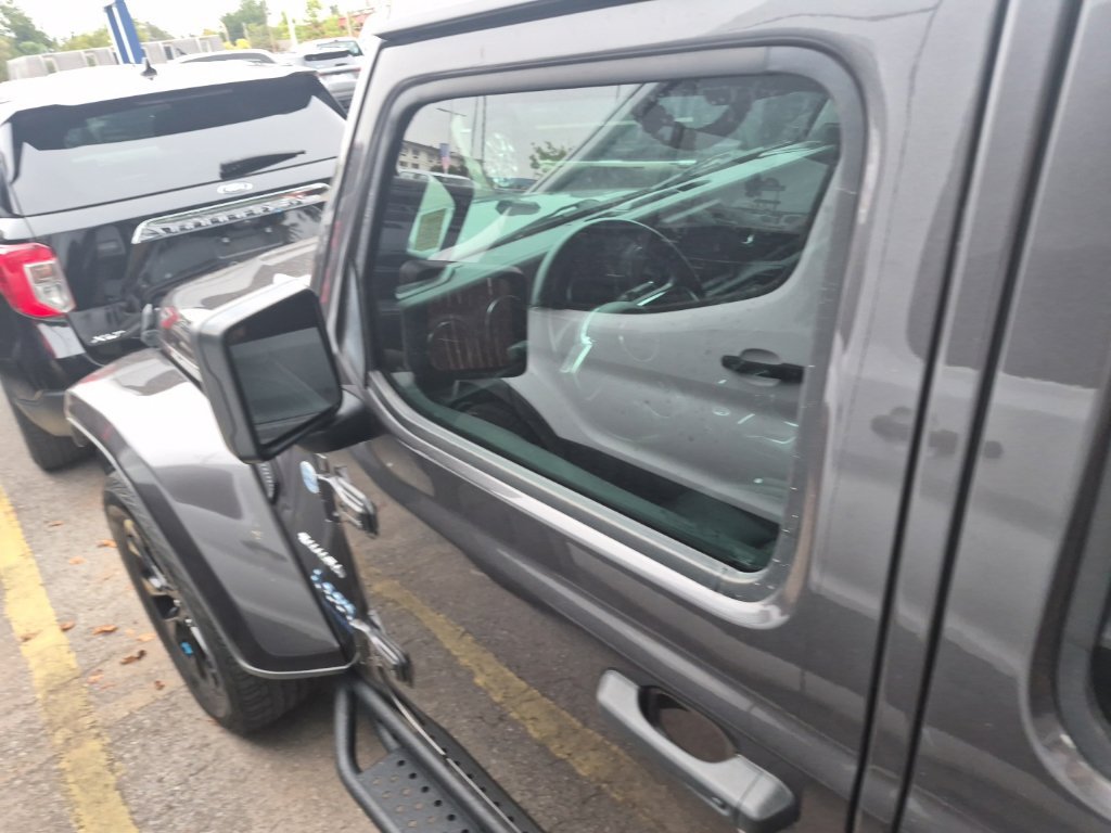 Used 2022 Jeep Wrangler Unlimited Sahara AWD/4WD image 13